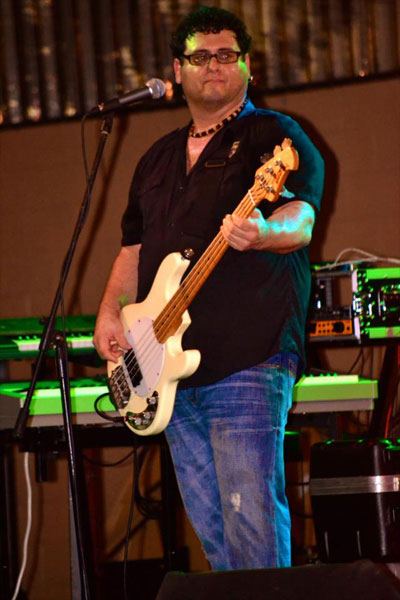 Julian Simonelli - Bassist