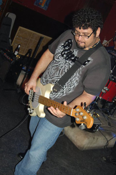 Julian Simonelli - Bassist
