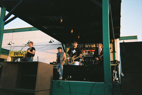 Julian Simonelli - Bassist