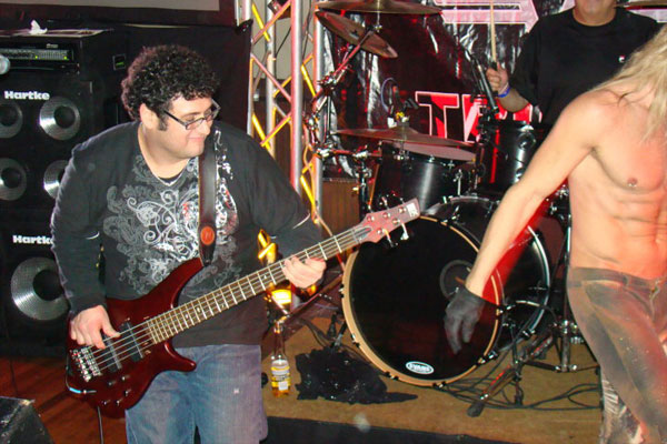 Julian Simonelli - Bassist