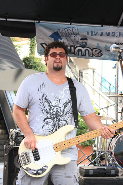 Julian Simonelli - Bassist