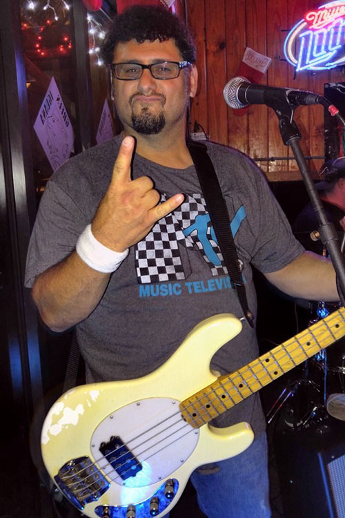 Julian Simonelli - Bassist