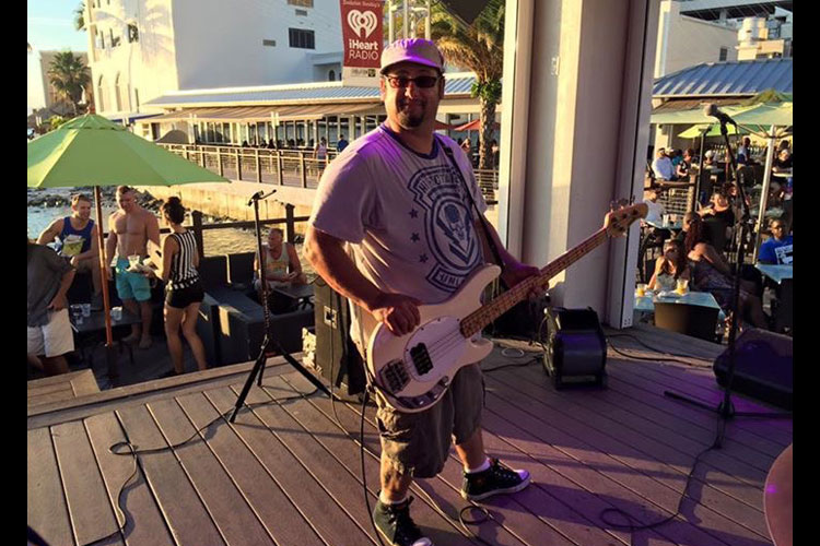 Julian Simonelli - Bassist